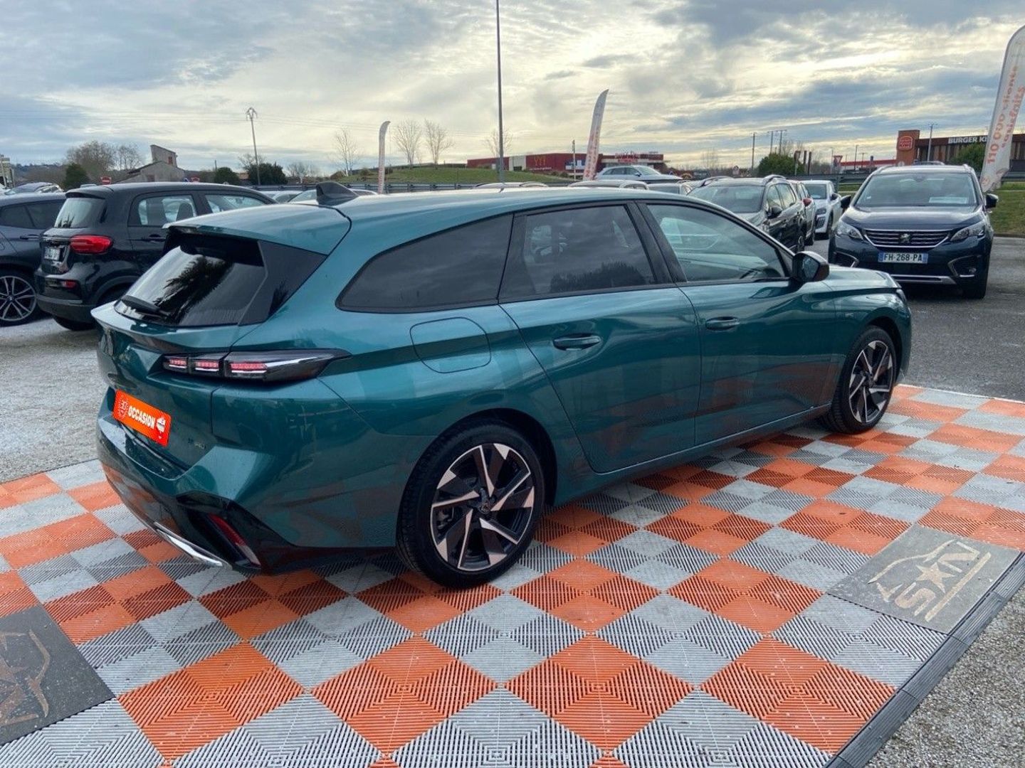 PEUGEOT 308 SW - HYBRID 180 e-EAT8 ALLURE PACK GPS Caméra 1°Main