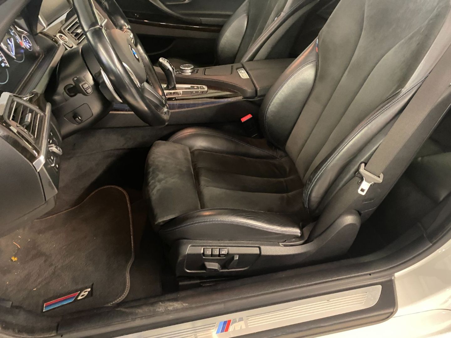 BMW 650 i - COUPE 650I V8 F13 M SPORT PACK X DRIVE-AUTO