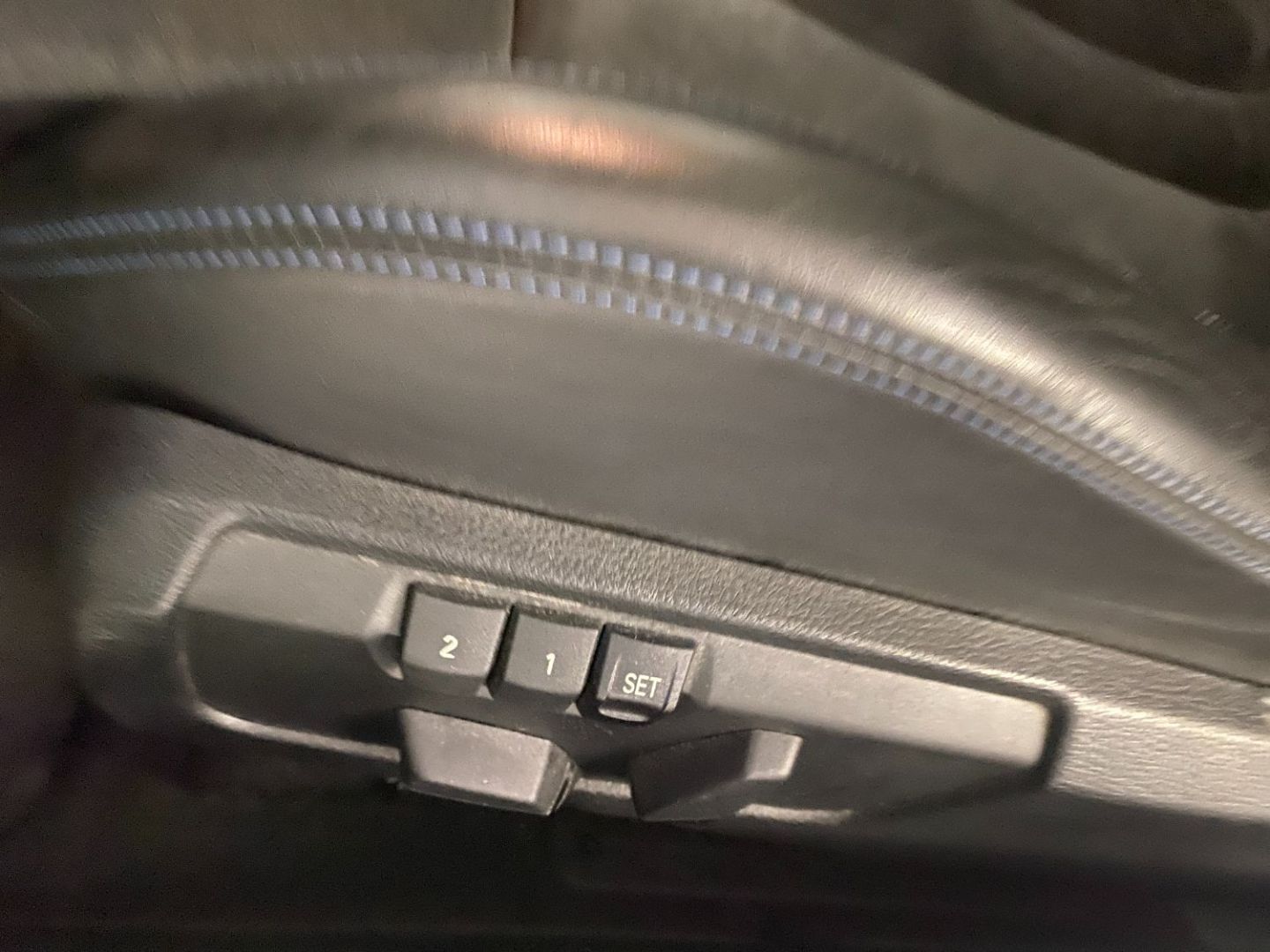 BMW 650 i - COUPE 650I V8 F13 M SPORT PACK X DRIVE-AUTO