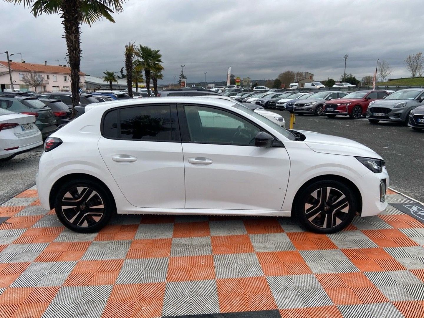PEUGEOT 208 - 100 BV6 ALLURE Radars AV-AR Ecran 10"